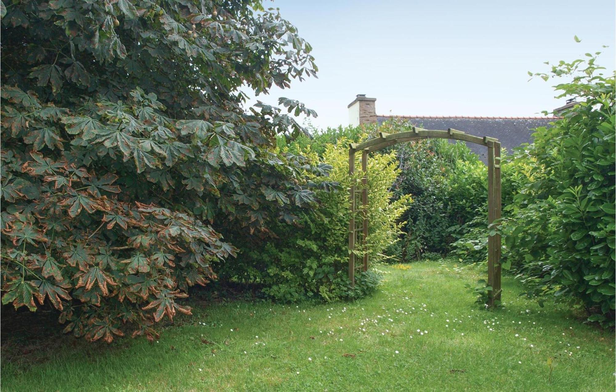 Lovely Home In Le Faouet With Kitchen Eksteriør bilde