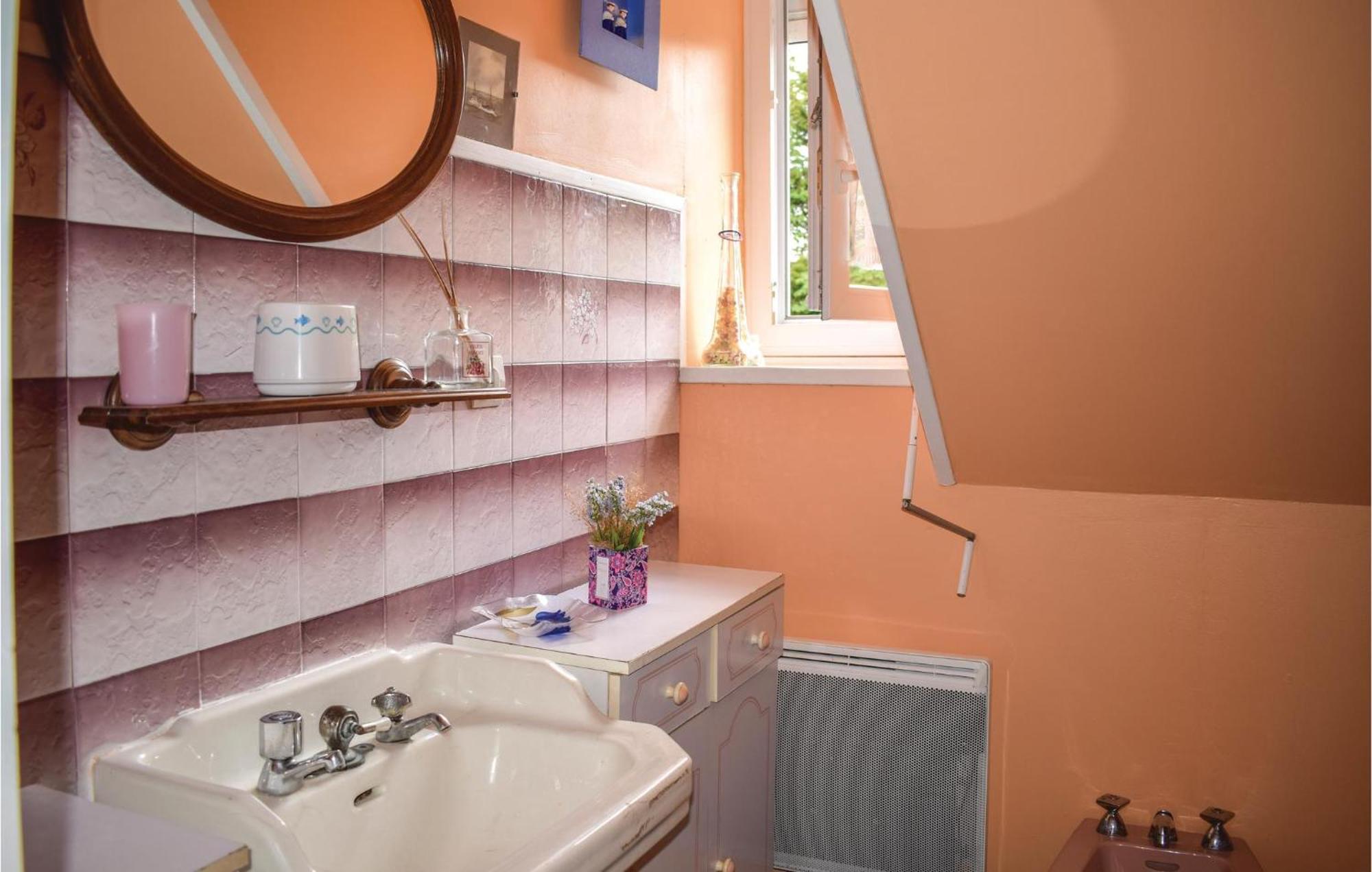 Lovely Home In Le Faouet With Kitchen Eksteriør bilde