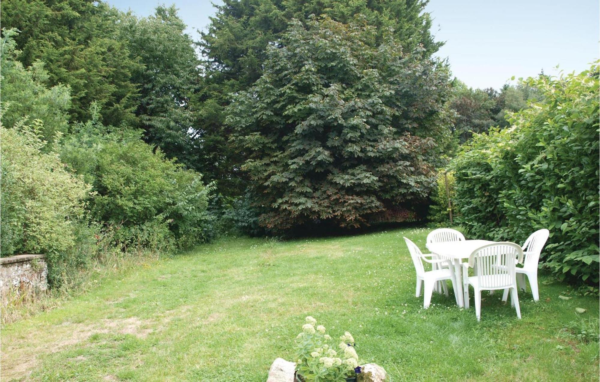 Lovely Home In Le Faouet With Kitchen Eksteriør bilde