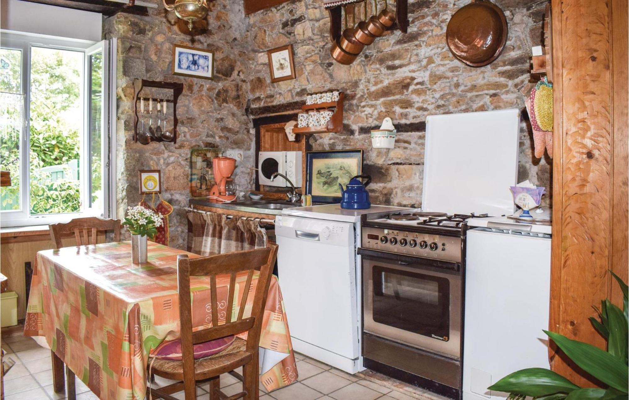 Lovely Home In Le Faouet With Kitchen Eksteriør bilde